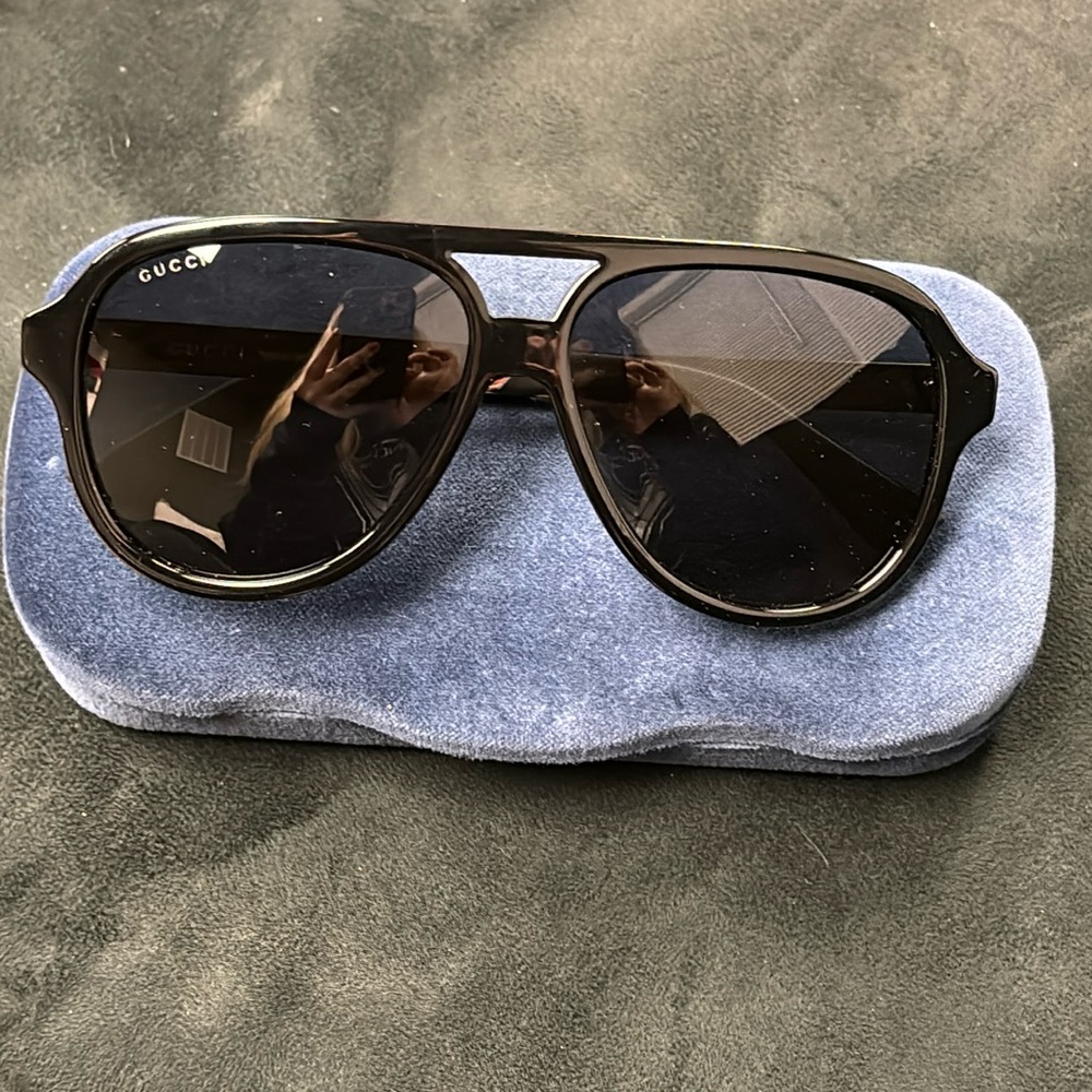 Men’s Gucci Sunglasses Aviator style